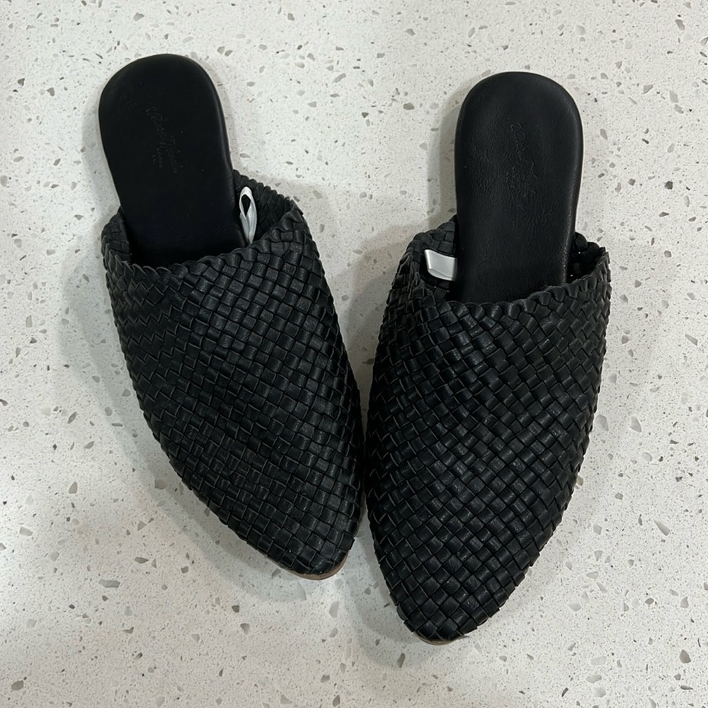 Universal Thread mules